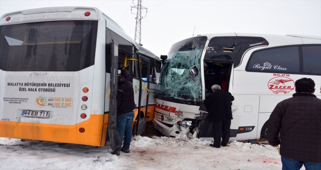 Malatyada iki otobüs çarpıştı: 18 yaralı