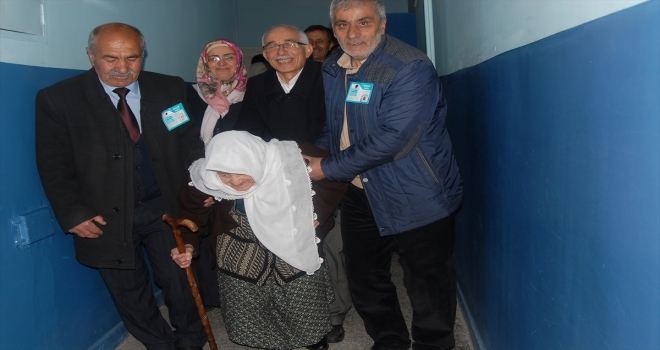 Asırlık nine sandığa gitti