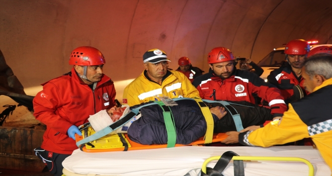 Mutu Tünelinde gerçeğini aratmayan trafik kazası tatbikatı