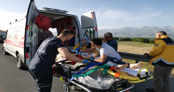 Erzincanda trafik kazası: 6 yaralı