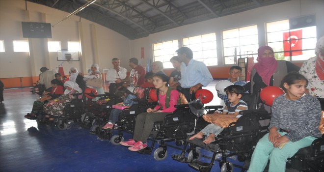 Muşta engellilerin akülü tekerlekli sandalye mutluluğu