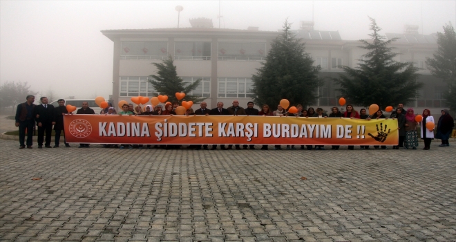 Engelli kadınlar fidan dikerek kadına şiddete dikkati çekti