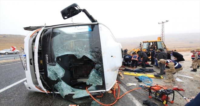 Malatyada yolcu midibüsü devrildi: 7 ölü, 15 yaralı 