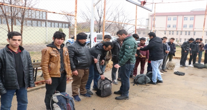 Erzincanda 45 düzensiz göçmen yakalandı