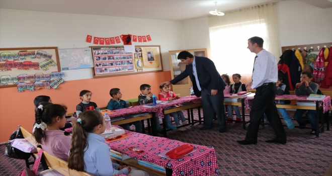 Erciş Milli Eğitim Müdürü Şimşek, öğretmenleri ziyaret etti 