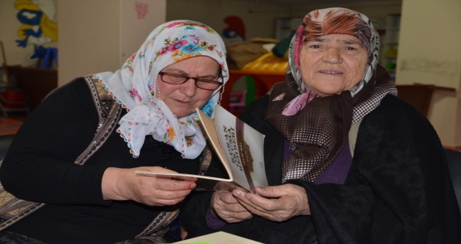 82 yaşında Kuranı Kerim okumayı öğrendi