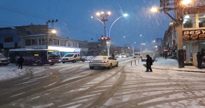 Özalpta kar yağışı