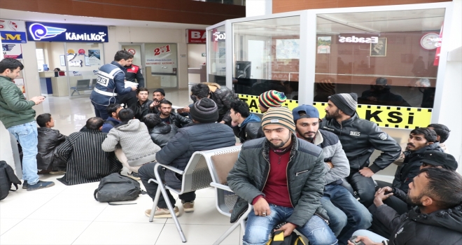 Erzincanda 22 düzensiz göçmen yakalandı
