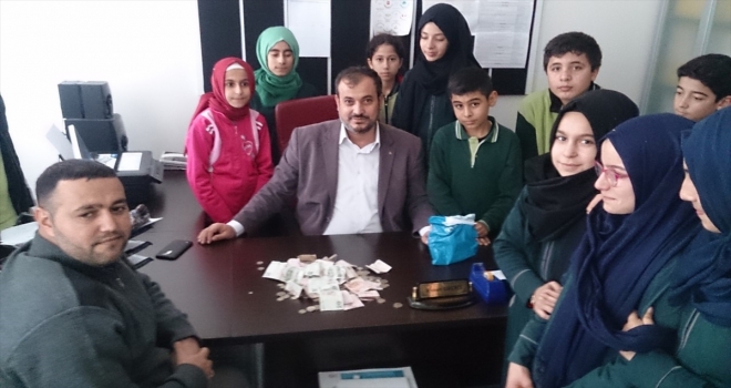 Öğrenciler harçlıklarını Yemene bağışladı