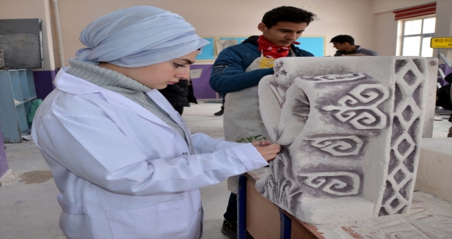 Öğrenciler hayallerini sanata yansıtıyor