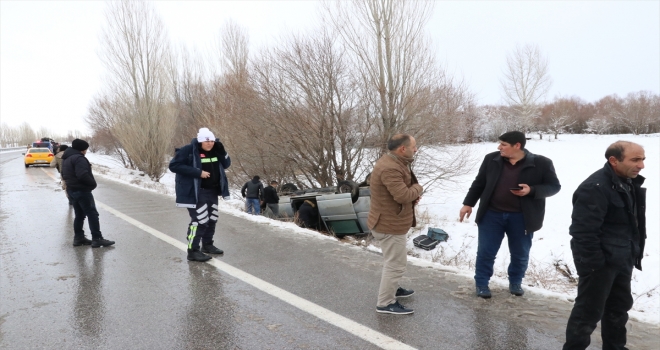 Cenaze yolunda trafik kazası: 4 yaralı