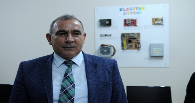 İnsansı robot ile yarışa hazırlanıyorlar