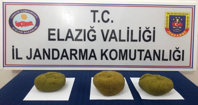 Toprağa gömülü esrar bulundu