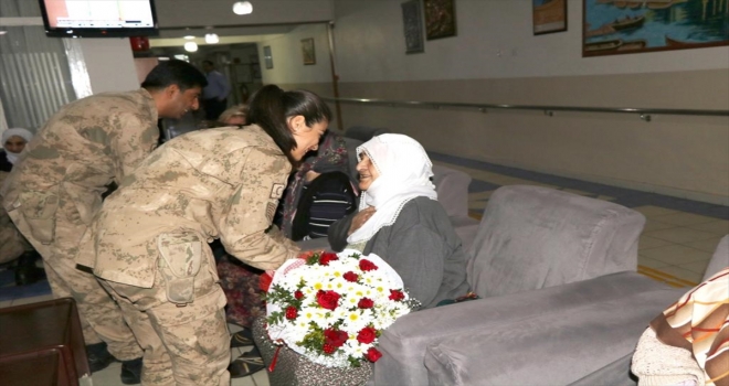 Malatyada jandarmadan huzurevine ziyaret