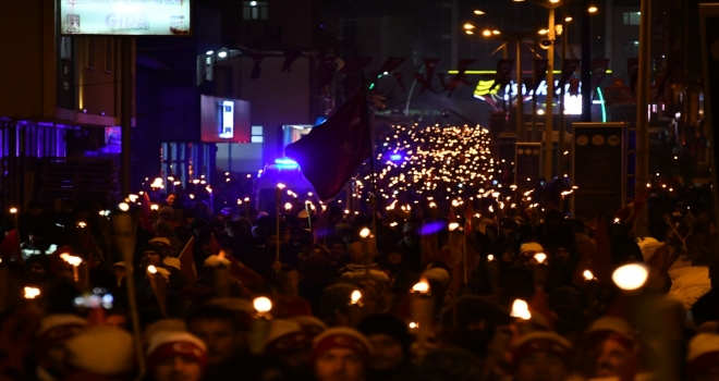 Sarıkamış şehitleri için meşaleli yürüyüş