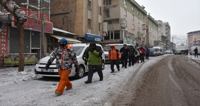 Hakkaride 2 bin 800 rakımlı bölgeye doğa yürüyüşü