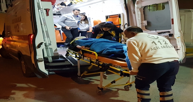 Erzincanda otomobil devrildi: 3 yaralı