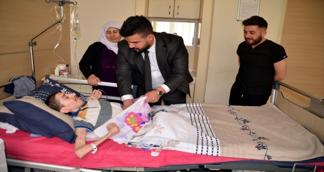 Engelli gencin böbreğinden çıkarılan taşlar şaşırttı