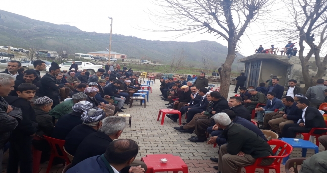 Derecikte seçim kutlaması