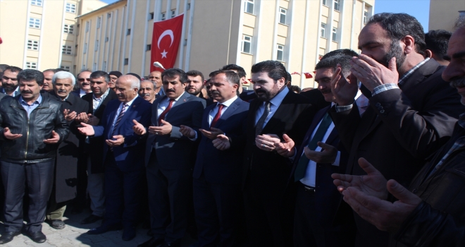 Göreve gelir gelmez makam odalarının kapılarını söktürdü