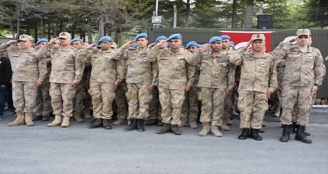 Hakkaride şehit asker için tören 