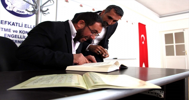 Engeli, okuma yazma ve Kuran öğrenmeye engel olmadı 