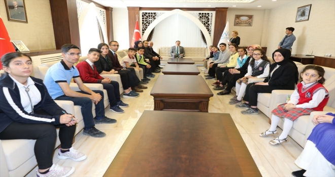 Hakkaride Bir kitap Bir İnsan Projesi