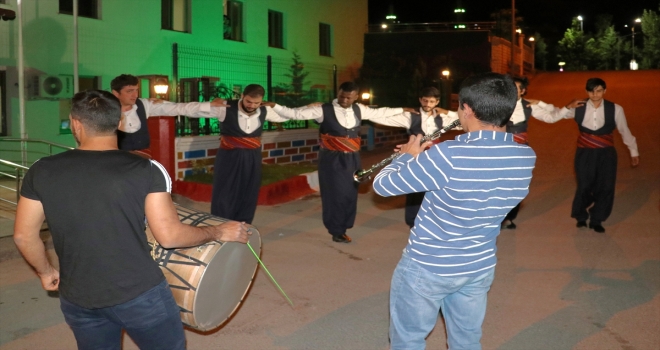 Elazığda yabancı uyruklu öğrenciler sahur halayında buluştu