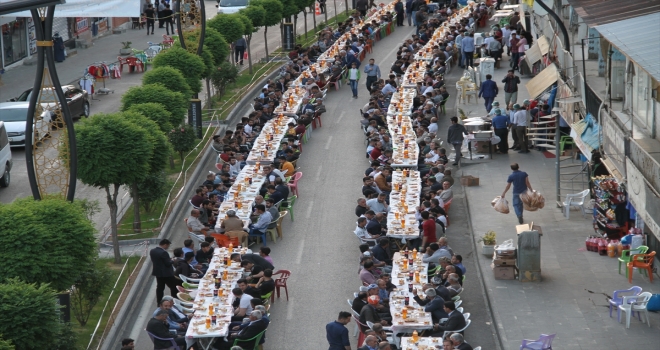 Şemdinli Belediyesinden vatandaşlara iftar 