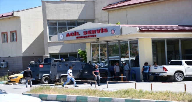 Ağrıda işçileri taşıyan aracın geçişi sırasında patlama