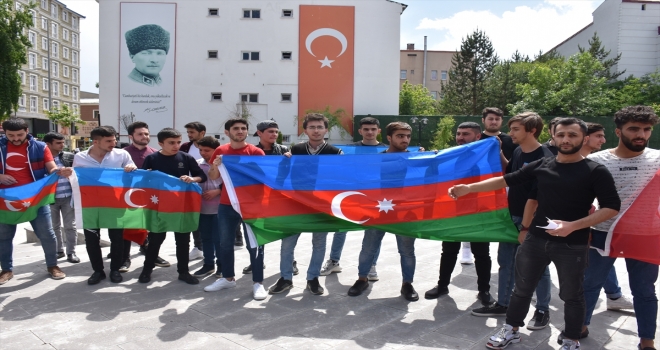 Azerbaycanlı öğrencilerden Ermeni heyete tepki