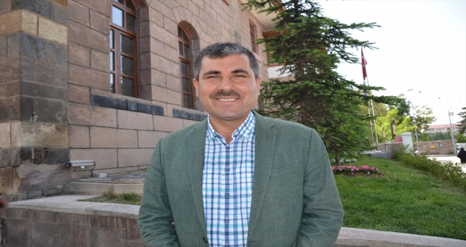 Muşta cadde ve sokaklar çiçeklerle renklendiriliyor