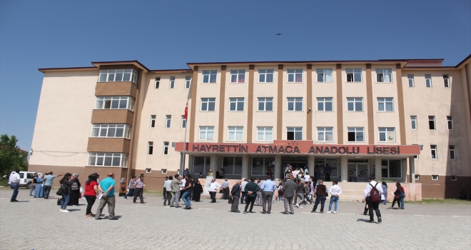 Ağrıda bir öğrenci 2 dakika geç kalınca sınava giremedi