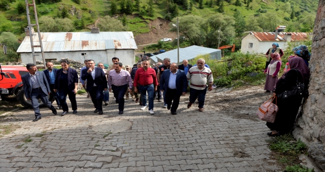 Ardahanda heyelan riski nedeniyle boşaltılan köy