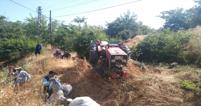 Malatyada traktör şarampole devrildi: 3 yaralı