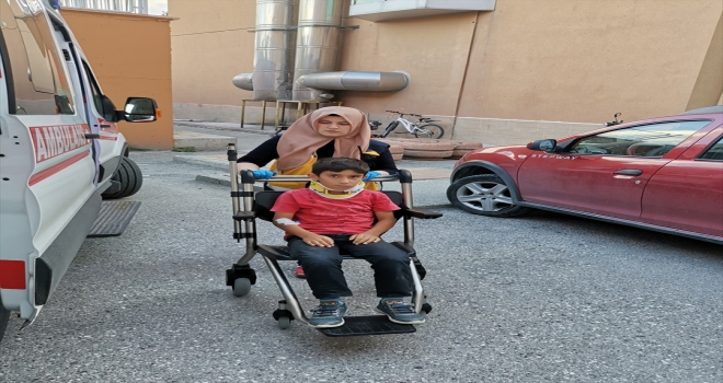 Erzincanda otomobil duvara çarptı: 6 yaralı
