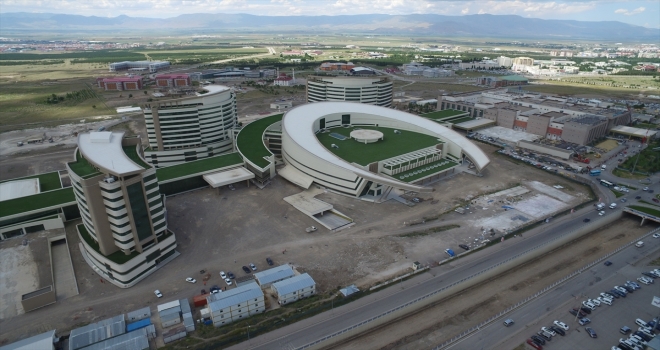 Erzurum Şehir Hastanesi hizmete açılmak için gün sayıyor