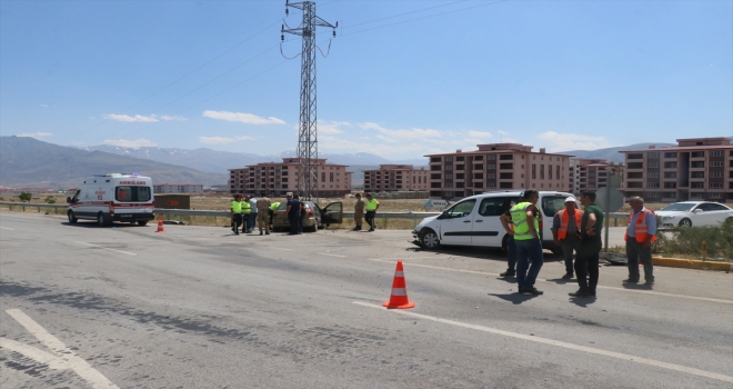 Erzincanda trafik kazası: 5 yaralı