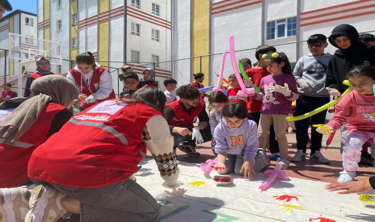 Genç Kızılay; "Tüm Mesele Kalplere Dokunabilmek"