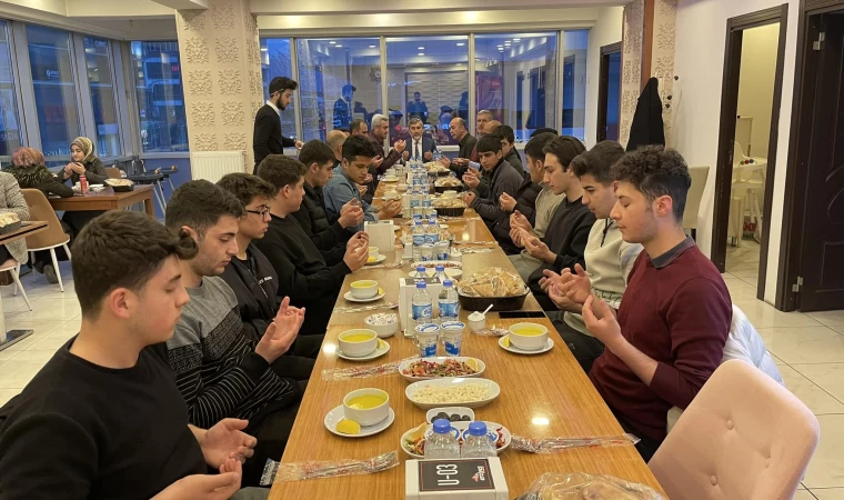 İl Müftüsü Gül, iftarda Gençlerle buluştu.