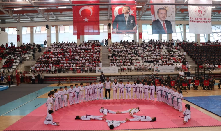 19 Mayıs Törenlerle Kutlandı