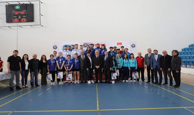 EBYÜ' de Badminton Müsabakaları Sona Erdi