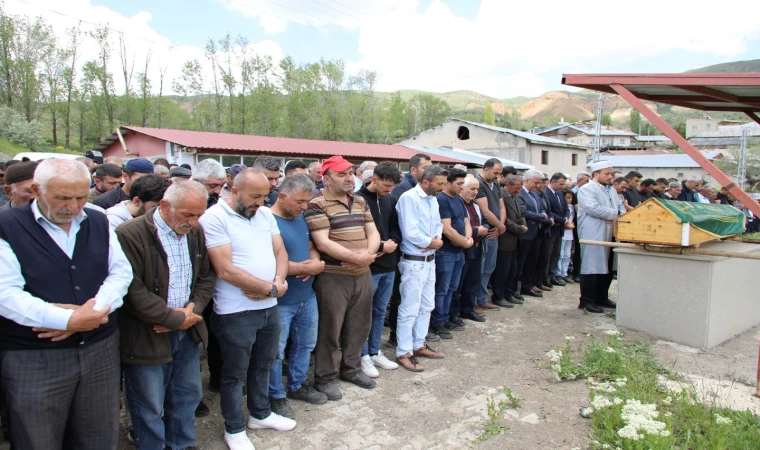 Ali İkinci Göz yaşları arasında toprağa verildi