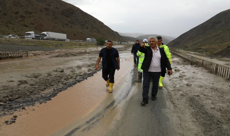 Erzincan-Sivas Karayolunda Heyelan