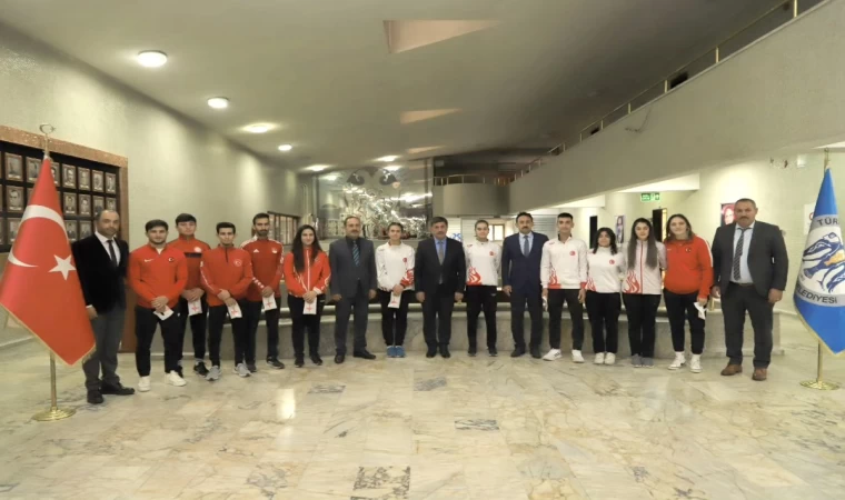 Başarılı Sporculardan Başkan Aksun'a ziyaret