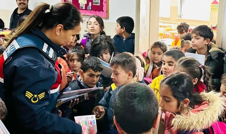 Jandarma Bilgilendirme Faaliyetlerine Devam Ediyor.