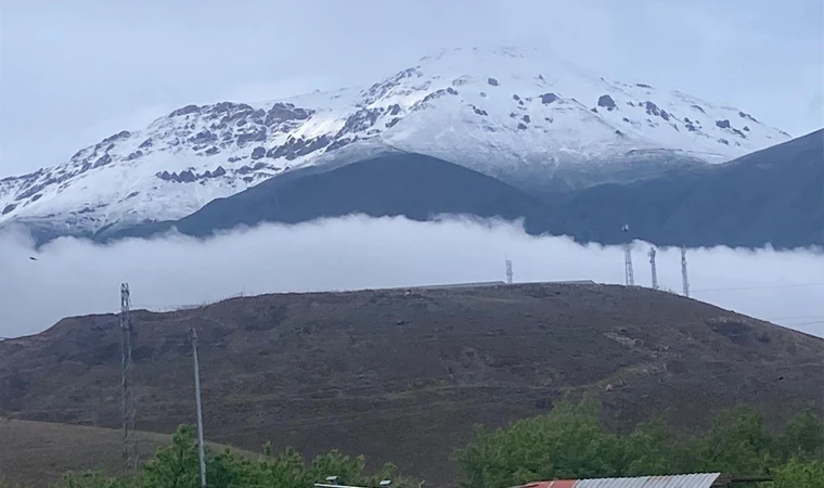 Mayıs'da Dağlar Ağardı Kardan