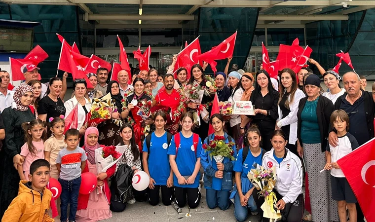 Şampiyonlar Coşkuyla Karşılandı
