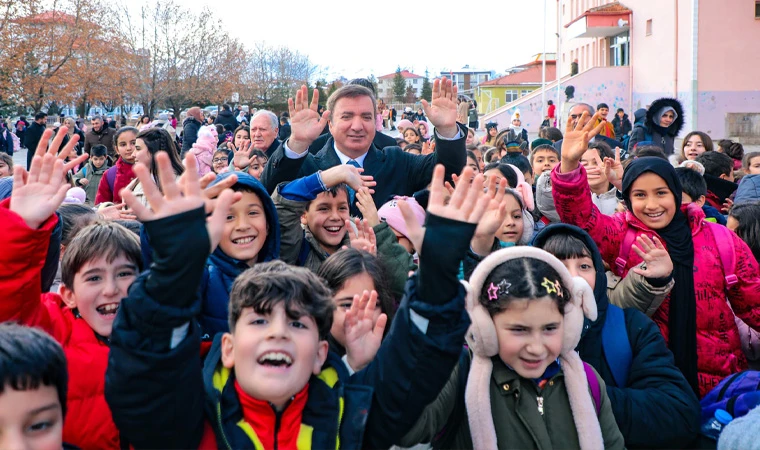 Vali Aydoğdu, 3. sınıf öğrencisi Ömer'in Davetine İcabet etti.