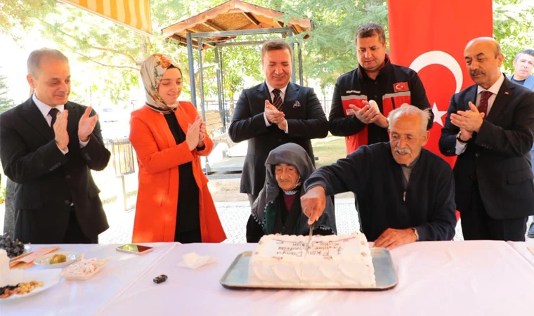Vali Aydoğdu: “Büyüklerimiz Başımızın Tacıdır”